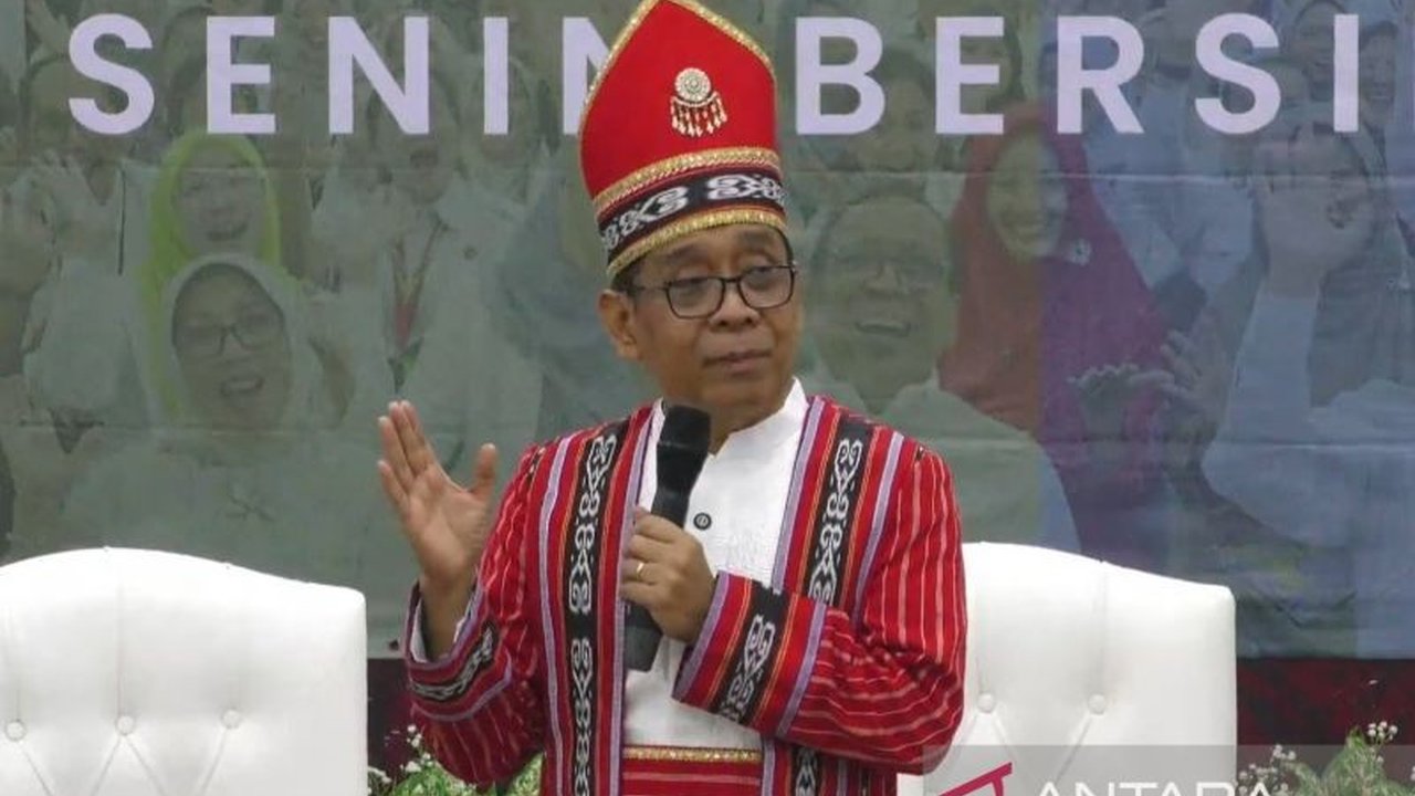 Menko PMK Pratikno mengajak perempuan Indonesia untuk mengembangkan peran lebih maksimal di era digital, mencapai keseimbangan antara karier dan keluarga.