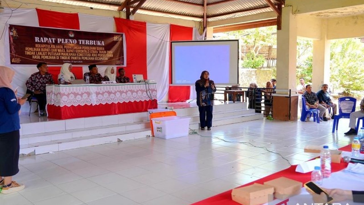 KPU RI mengawasi langsung rekapitulasi suara Pemungutan Suara Ulang (PSU) Pilkada Gorontalo Utara 2024 di 11 kecamatan, memastikan proses berjalan aman dan transparan.