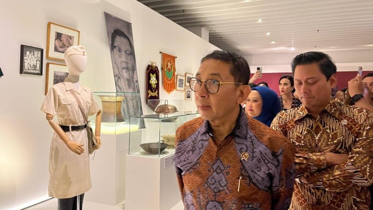 Menteri Kebudayaan (Menbud) Fadli Zon membuka pameran 'SUNTING: Jejak Perempuan Indonesia Penggerak Perubahan' di Museum Nasional, memperingati Hari Kartini dan mengapresiasi perjuangan perempuan dalam sejarah Indonesia.