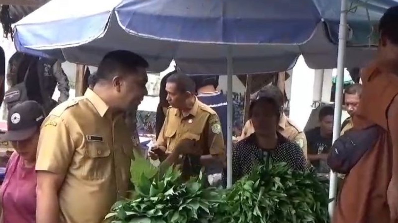 Harga cabai merah besar di Manggarai Barat, Nusa Tenggara Timur, naik Rp5.000 per kilogram dalam sepekan terakhir menjadi Rp60.000, disebabkan oleh berkurangnya pasokan dan tingginya permintaan.