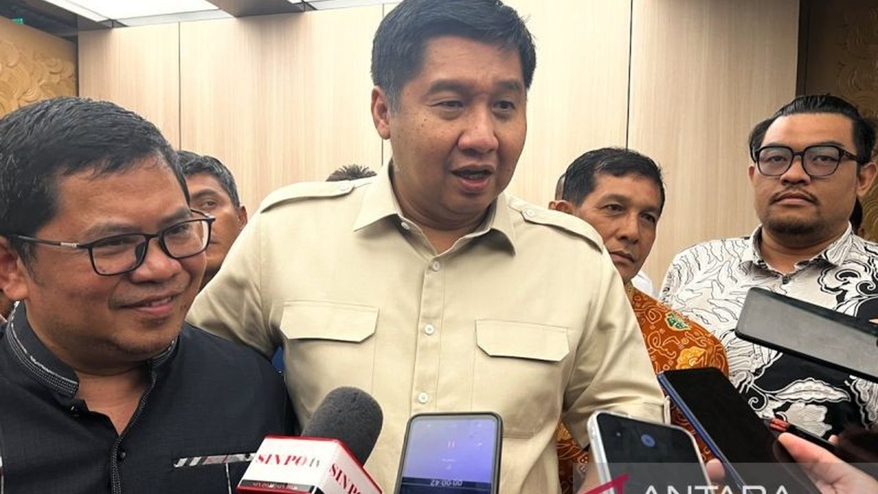 Menteri Perumahan Rakyat Maruarar Sirait meminta pengembang perumahan melapor ke aparat penegak hukum jika menemukan pungli oleh pegawai Kementerian PKP.