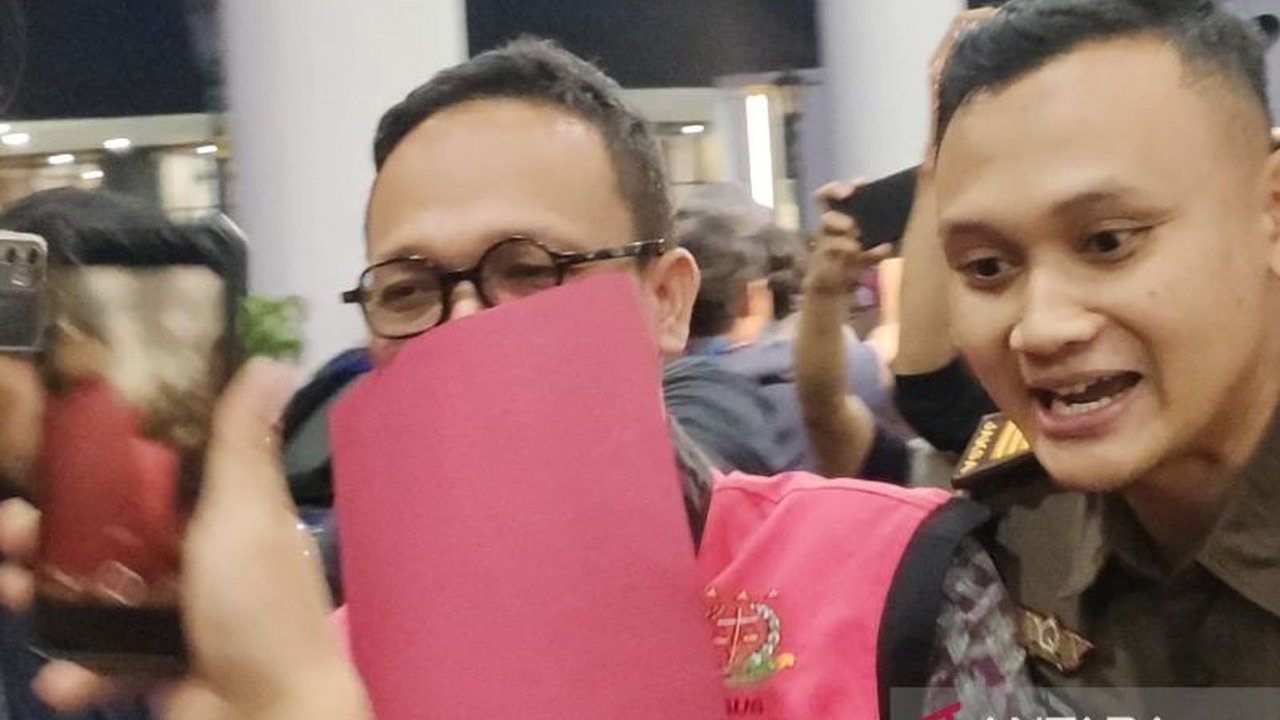 Kejaksaan Agung mengungkap keterlibatan advokat Marcella Santoso, Junaedi Saibih, dan Direktur Pemberitaan JAKTV, Tian Bahtiar, dalam kasus perintangan penyidikan tiga perkara korupsi besar.