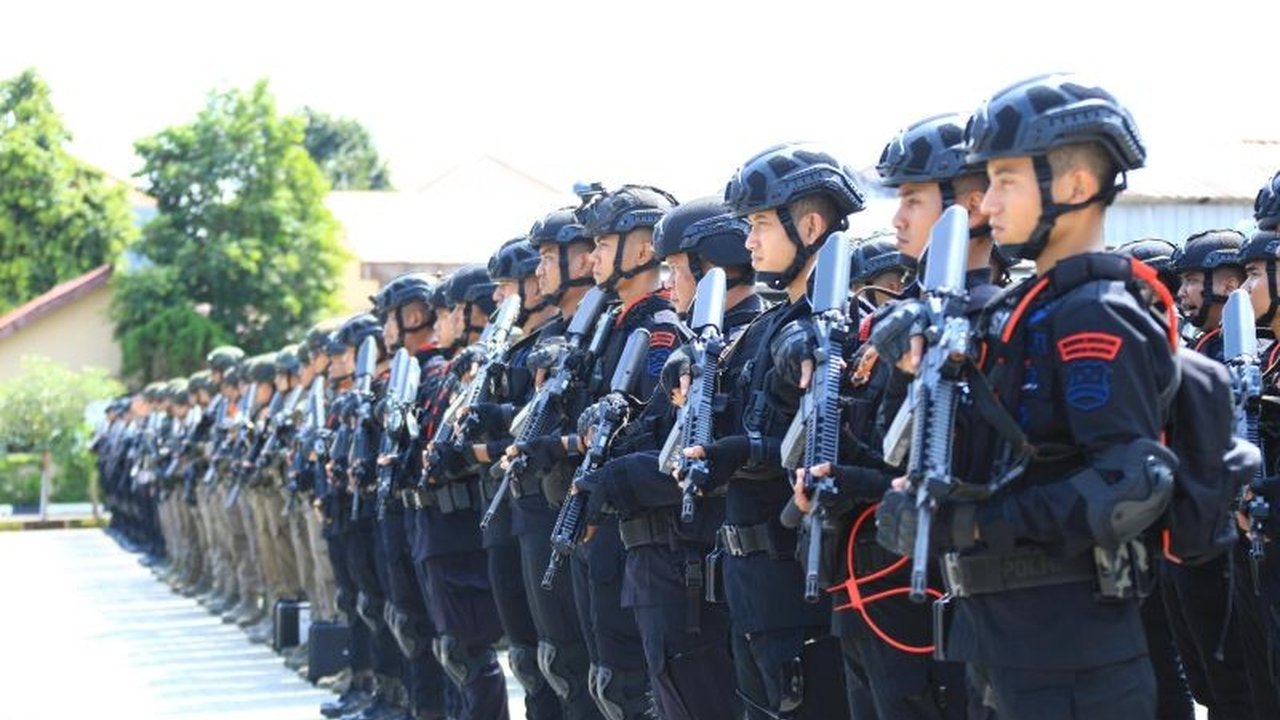 Polda Papua Barat mengerahkan 510 personel gabungan TNI, Polri, dan Pemda Teluk Bintuni untuk mencari Iptu Tomi Marbun yang hilang terseret arus di Distrik Moskona Selatan.