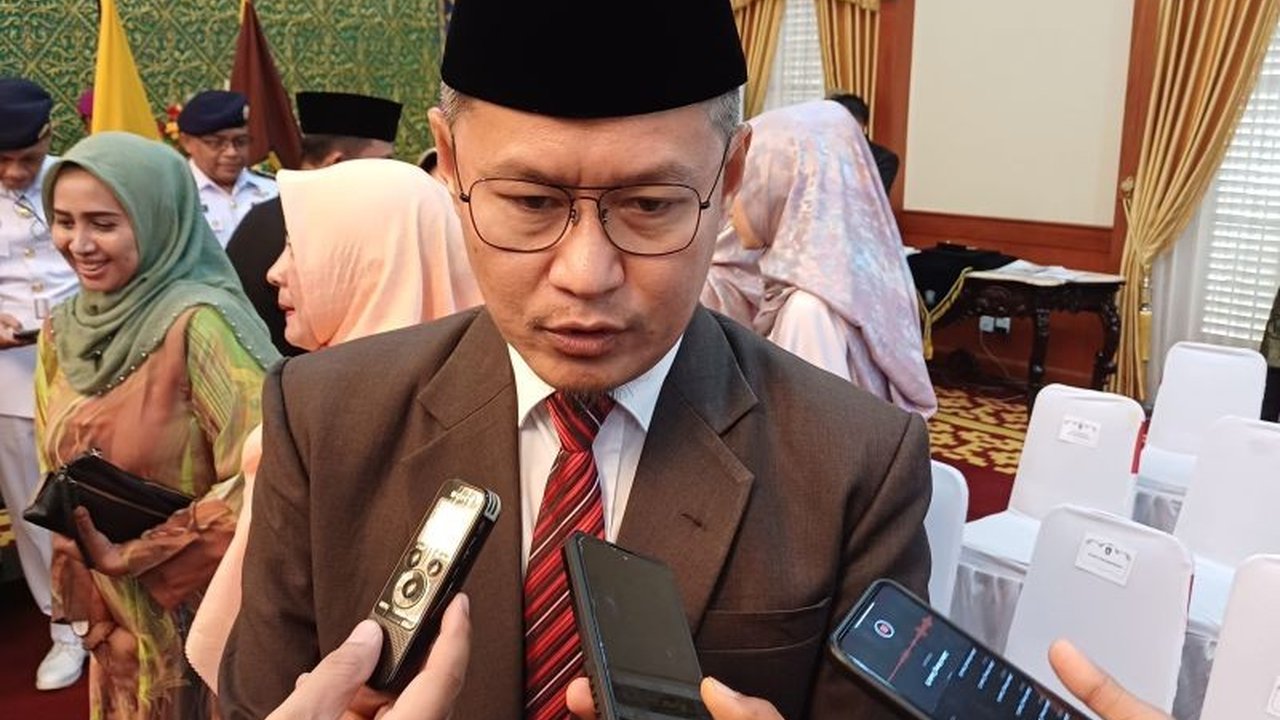 Sekda Tanjungpinang, Zulhidayat, mengimbau warga untuk memastikan status kepemilikan lahan sebelum membangun guna menghindari konflik dan klaim kepemilikan lahan yang merugikan.