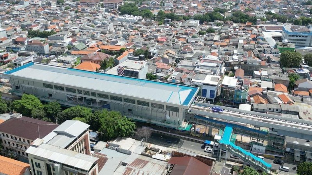 Proyek LRT Jakarta Fase 1B rute Velodrome-Manggarai telah mencapai progres 51,19 persen, melampaui target dan diharapkan mampu mengurangi kemacetan Jakarta.