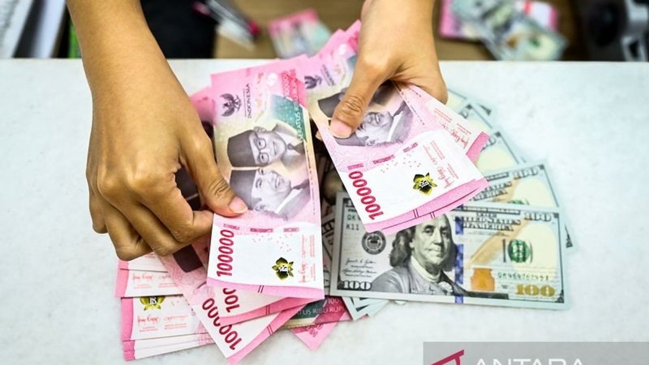 Rupiah Melemah: Kekhawatiran Ekonomi Global Menekan Kurs terhadap Dolar AS