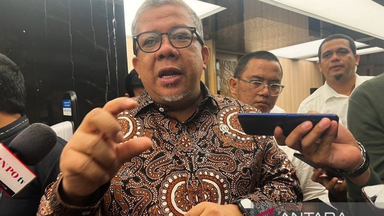 Wakil Menteri Perumahan dan Kawasan Permukiman (Wamen PKP) Fahri Hamzah memuji kepemimpinan Presiden Prabowo Subianto yang dinilai mewah dan berpengaruh di dunia internasional.