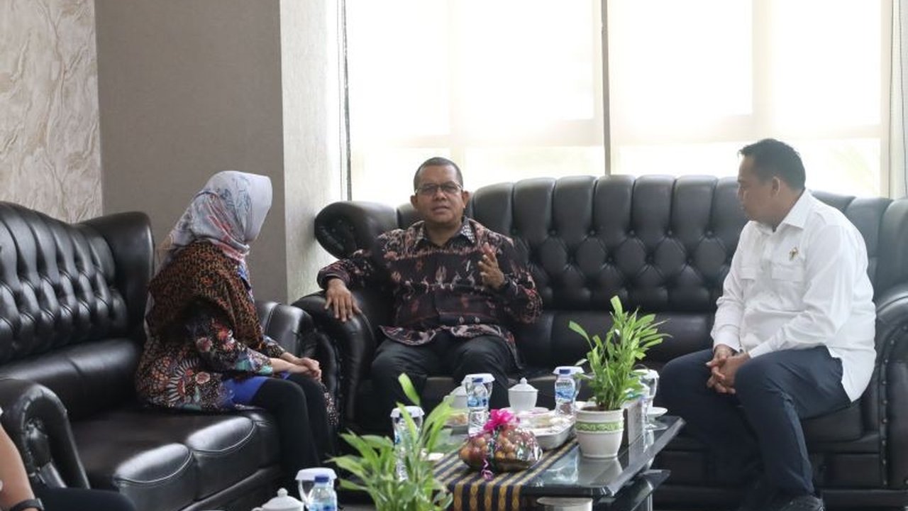 Gubernur NTT, Melki Laka Lena, menegaskan komitmen daerah untuk terus memperbaiki sistem pengelolaan keuangan daerah demi mempertahankan opini Wajar Tanpa Pengecualian (WTP) dari BPK RI.