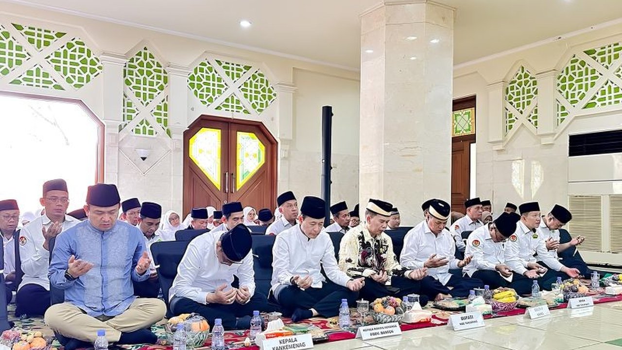 Sebanyak 2.170 calon haji Kabupaten Tangerang mengikuti bimbingan manasik di Masjid Agung Al-Amjad, bersiap untuk pemberangkatan pada 2 Mei mendatang.