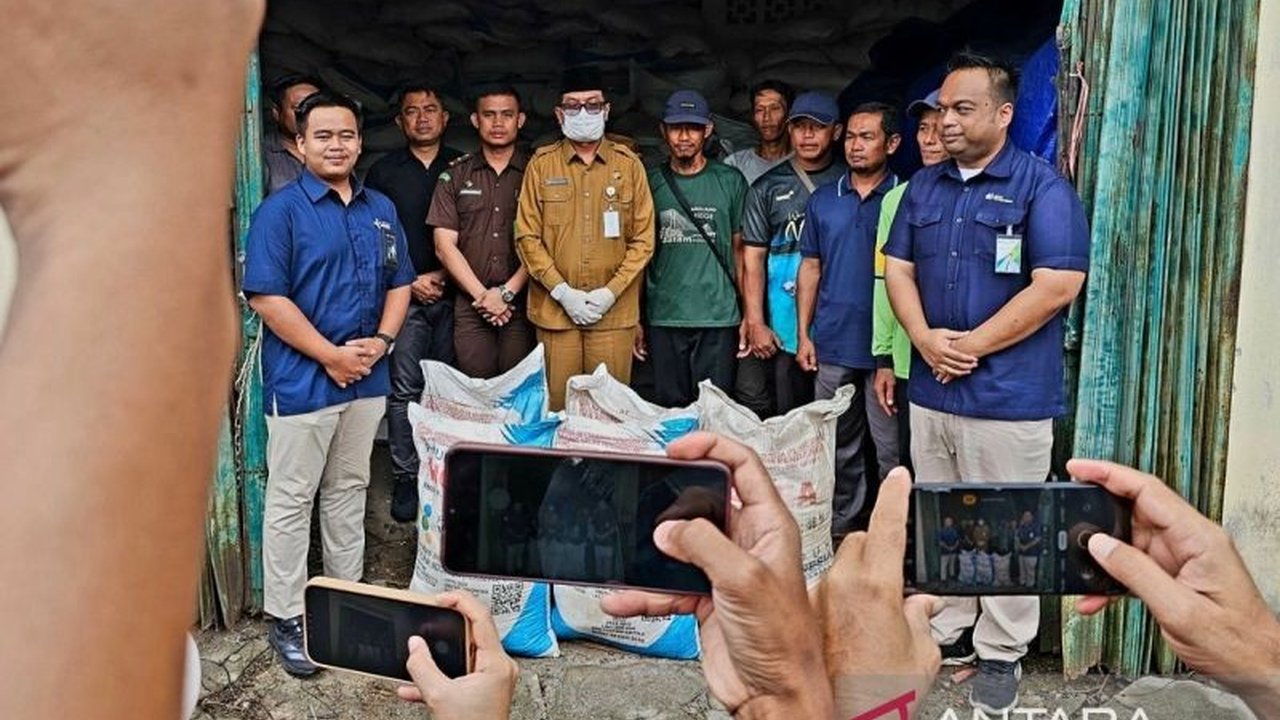 Pemkab Natuna Salurkan Pupuk Subsidi, Bantu Petani Tingkatkan Produksi