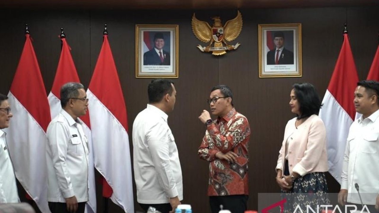 Menaker Karding menerima saran agar berhati-hati mencabut moratorium pekerja migran Indonesia ke Arab Saudi, demi memastikan perlindungan dan tata kelola P3MI yang baik.