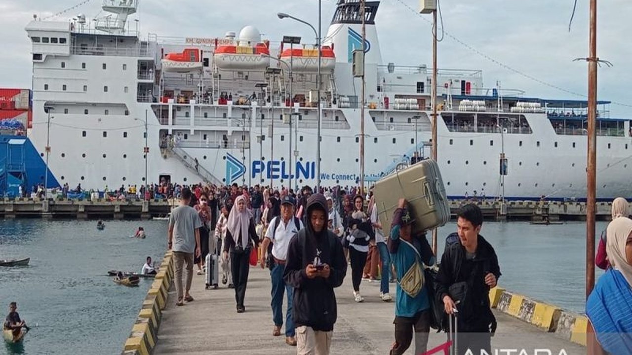 PT Pelni Cabang Baubau mencatat penurunan jumlah penumpang di Pelabuhan Murhum pada periode Lebaran 2025, yaitu sebanyak 59.052 orang, dibandingkan tahun sebelumnya.