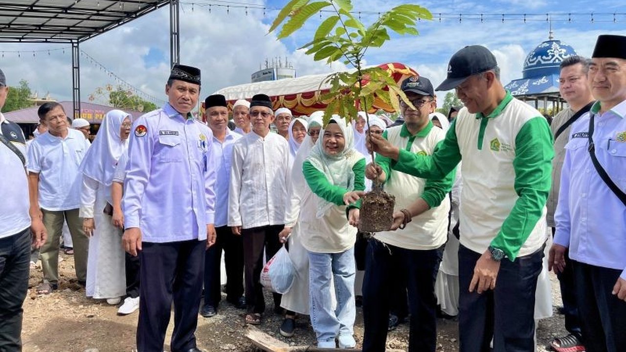 Kemenag Tanam 5.000 Pohon Matoa di Kepri, Lestarikan Bumi untuk Generasi Mendatang