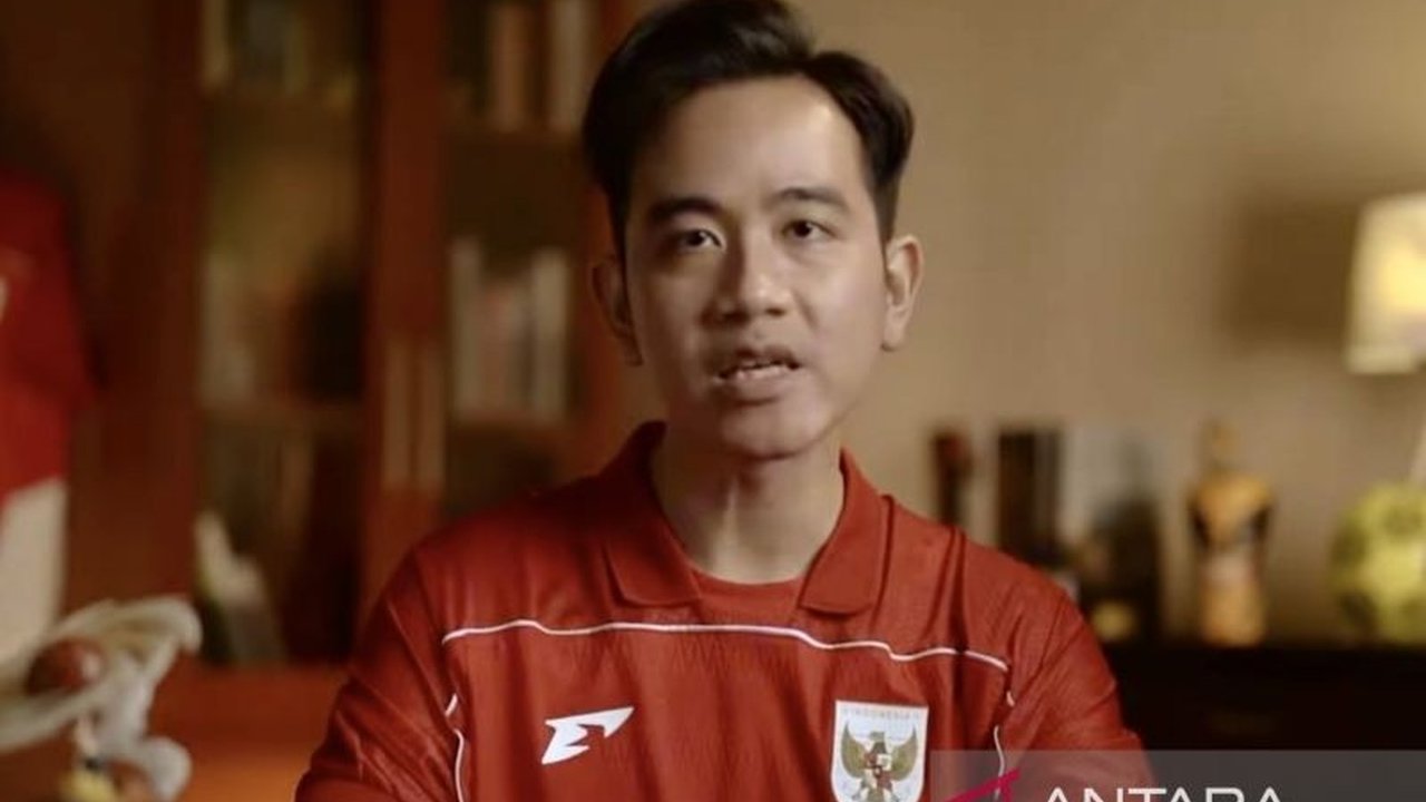 Wakil Presiden Gibran Rakabuming Raka memberikan apresiasi tinggi kepada Timnas U-17 atas keberhasilannya lolos ke Piala Dunia U-17 2025 di Qatar dan mengajak seluruh masyarakat Indonesia untuk mendukung perjuangan Garuda Muda.