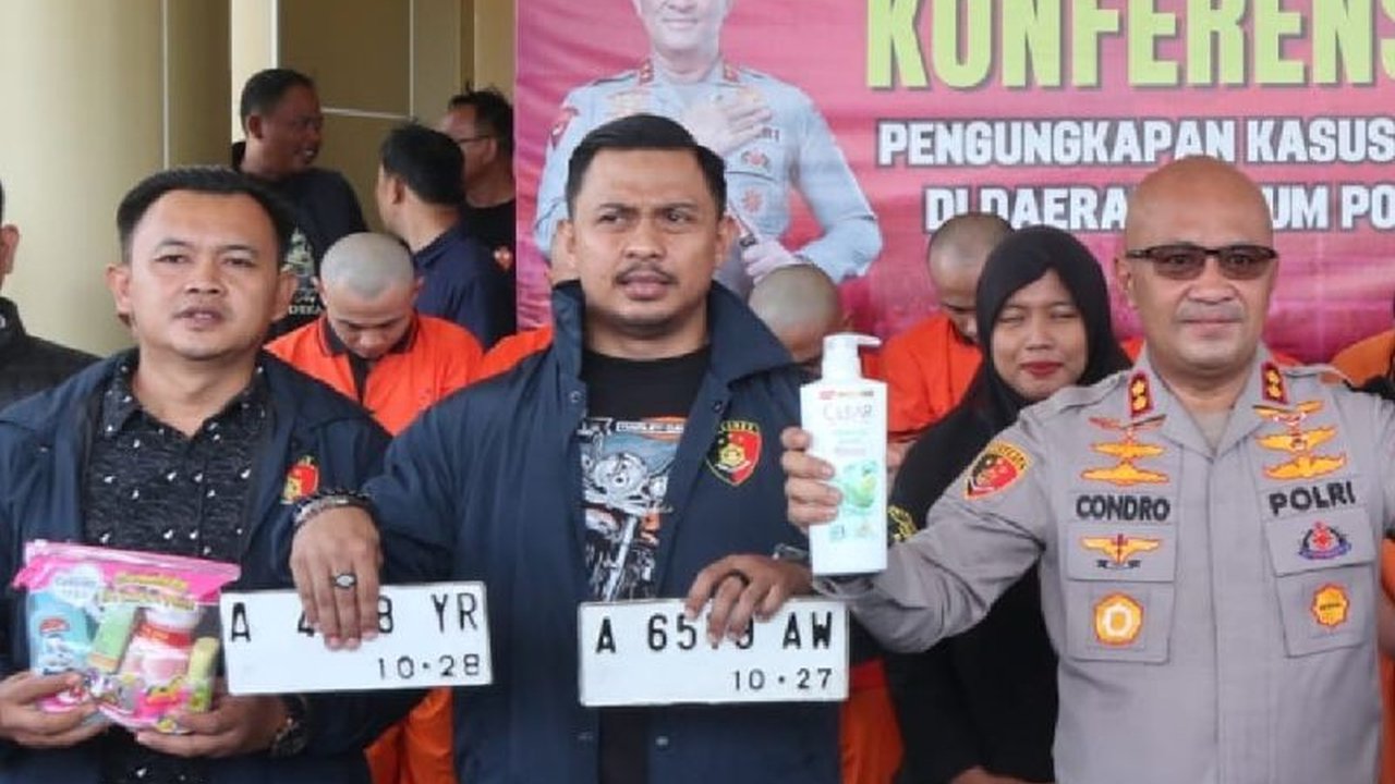 Polres Serang menangkap DS (17) pelaku penganiayaan tiga warga dengan golok di pesta pernikahan Desa Tengkurak, akibatnya tiga orang mengalami luka dan kini pelaku terancam hukuman 10 tahun penjara.