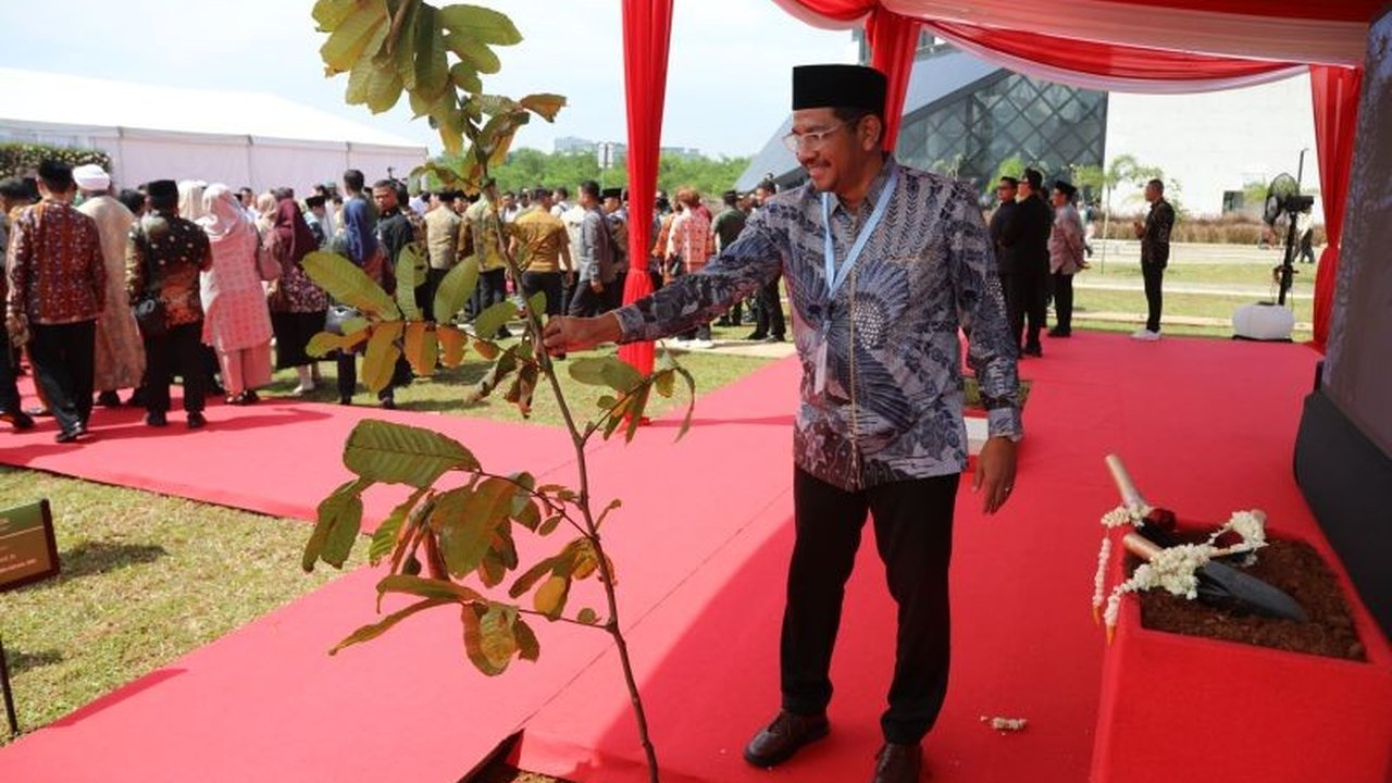 Kementerian Agama (Kemenag) mengajak 43.000 lembaga di Indonesia untuk menanam sejuta bibit pohon matoa hingga 2025 demi menjaga kelestarian lingkungan.