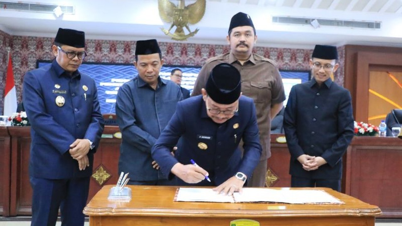 Wali Kota Tangerang, Sachrudin, sambut perubahan Perda Nomor 10 Tahun 2023 tentang PDRD untuk meningkatkan Pendapatan Asli Daerah (PAD) dan pertumbuhan ekonomi Kota Tangerang tanpa membebani masyarakat.