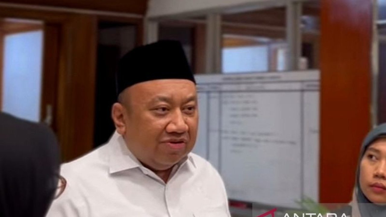 Pemerintah berencana memberikan tunjangan Rp300.000-Rp500.000 untuk guru non-ASN dan pengumuman resmi terkait penjurusan SMA akan disampaikan Presiden Jokowi pada Hari Pendidikan Nasional (Hardiknas) 2 Mei mendatang.