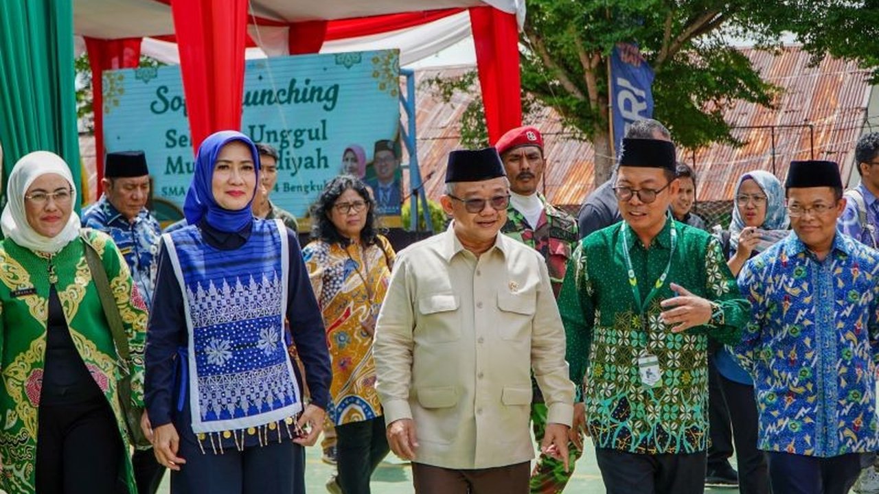 Pemerintah Provinsi Bengkulu berkomitmen mengembangkan sekolah hijau atau green school di seluruh wilayah, selaras dengan kebijakan nasional untuk mendorong pendidikan berkelanjutan dan ramah lingkungan.