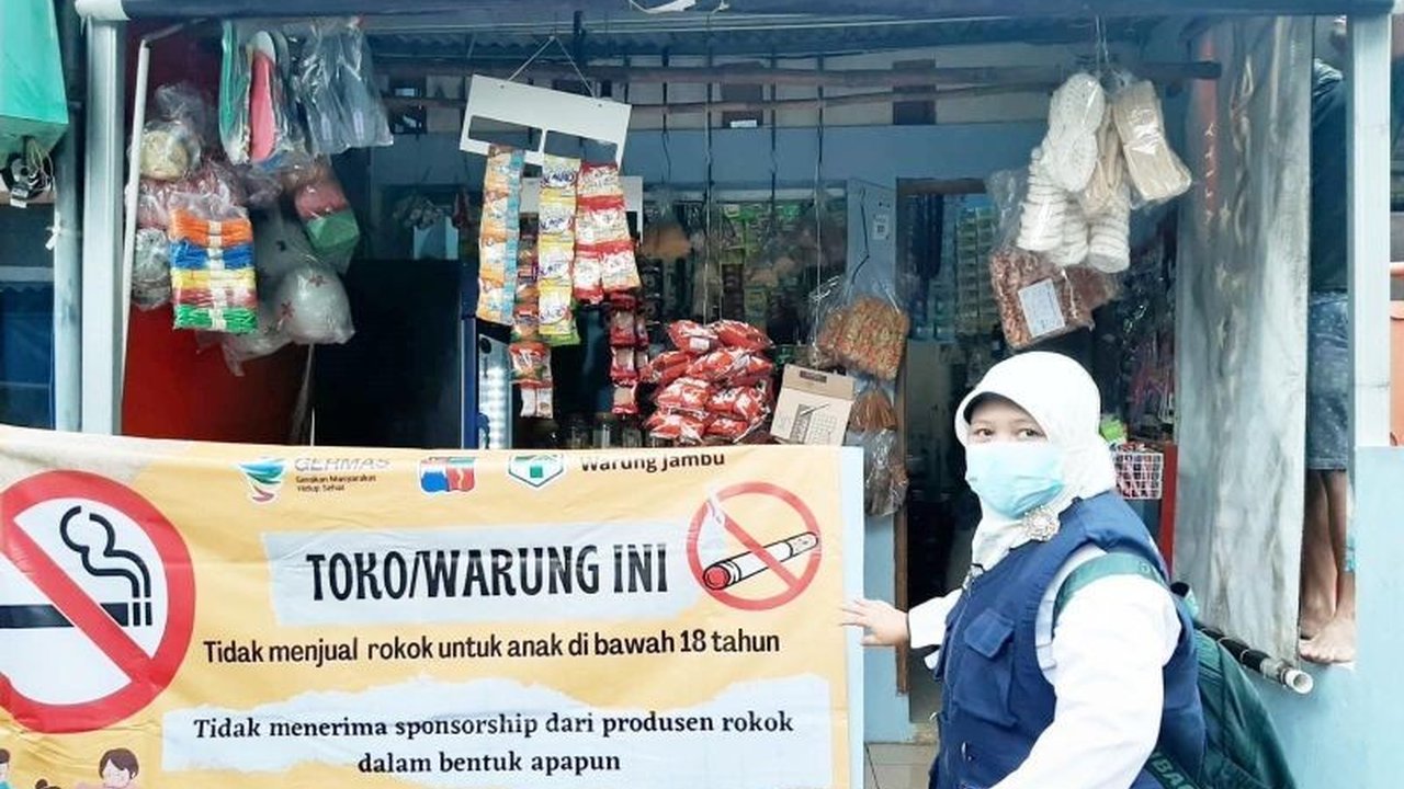 Asosiasi Pengusaha Ritel Indonesia (Aprindo) siap melakukan judicial review terhadap PP 28/2024 terkait pembatasan penjualan rokok dalam radius 200 meter dari fasilitas pendidikan dan tempat bermain anak, karena dinilai membingungkan dan merugikan pelaku.