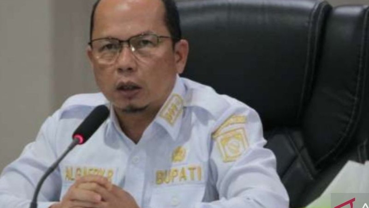 Pemerintah Kabupaten Bangka Tengah menjalankan tiga strategi percepatan pengentasan kemiskinan ekstrem, yaitu pengurangan beban pengeluaran, peningkatan pendapatan, dan penurunan jumlah kantong kemiskinan, sesuai Inpres Nomor 8 Tahun 2025.