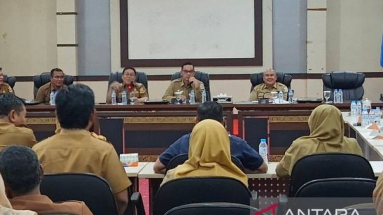 Pemerintah Kota Pangkalpinang menghadapi potensi defisit anggaran Rp8 miliar dan tengah berupaya mencari solusi melalui dana hibah dan optimalisasi Pendapatan Asli Daerah (PAD).