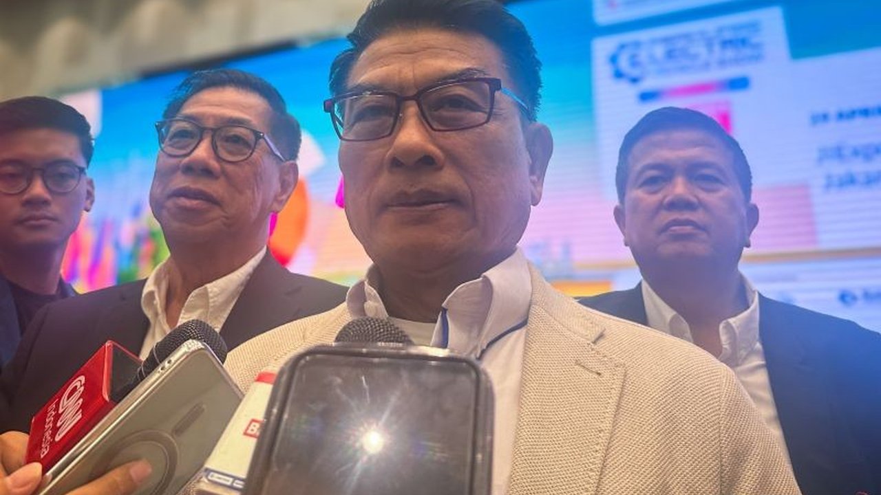 Ketua Umum Periklindo, Moeldoko, menekankan perlunya pertimbangan matang dalam perubahan kebijakan TKDN, terutama di sektor otomotif, agar investasi tetap terjaga dan industri dalam negeri tetap tumbuh.