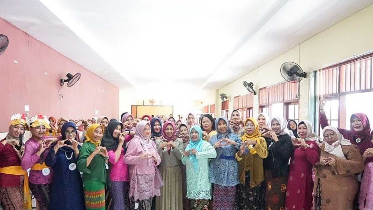 Wali Kota Mojokerto, Ika Puspitasari, mengajak kader motivator dan PKK untuk bersinergi menyukseskan program pemerintah, seperti Cek Kesehatan Gratis (CKG), demi meningkatkan kesejahteraan warga.