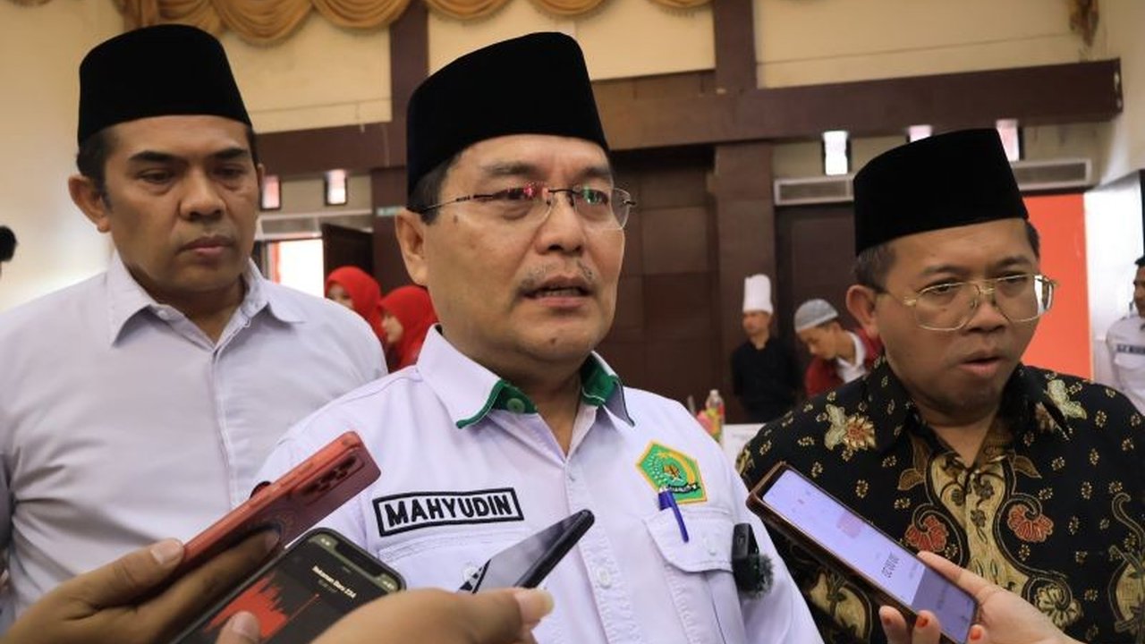 Kemenag Sumbar siap membantu BPJPH dalam mengedukasi masyarakat Sumatera Barat terkait sembilan produk pangan olahan yang mengandung unsur babi yang ditemukan beredar di pasaran.