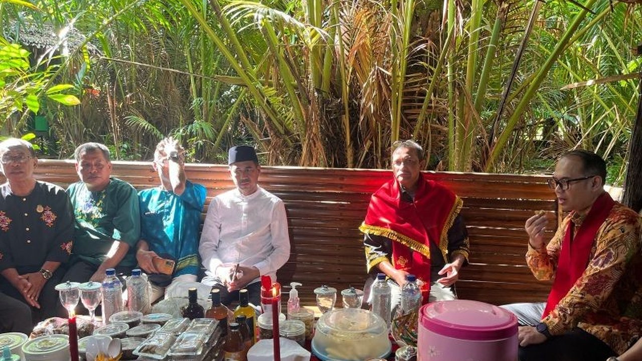 Wakil Menteri Hukum dan HAM menyerap aspirasi para raja adat di Maluku terkait pengelolaan negeri adat dan mendorong pengesahan RUU Masyarakat Hukum Adat.