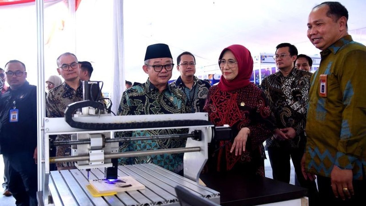 Kemendikbudristek melalui Ditjen Diksi PKPLK sukses pamerkan puluhan karya inovasi guru SMK dan instruktur LKP di Depok, Jawa Barat, sebagai wujud peningkatan kompetensi dan relevansi pendidikan vokasi dengan kebutuhan industri.