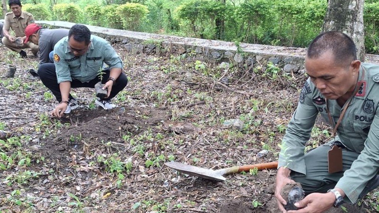 Yayasan Kehati dan ROA menanam pohon cendana di Tahura Kapopo, Sigi, Sulawesi Tengah, memperingati Hari Bumi 2025 dan mendukung program SOLUSI untuk pengelolaan lanskap terpadu.