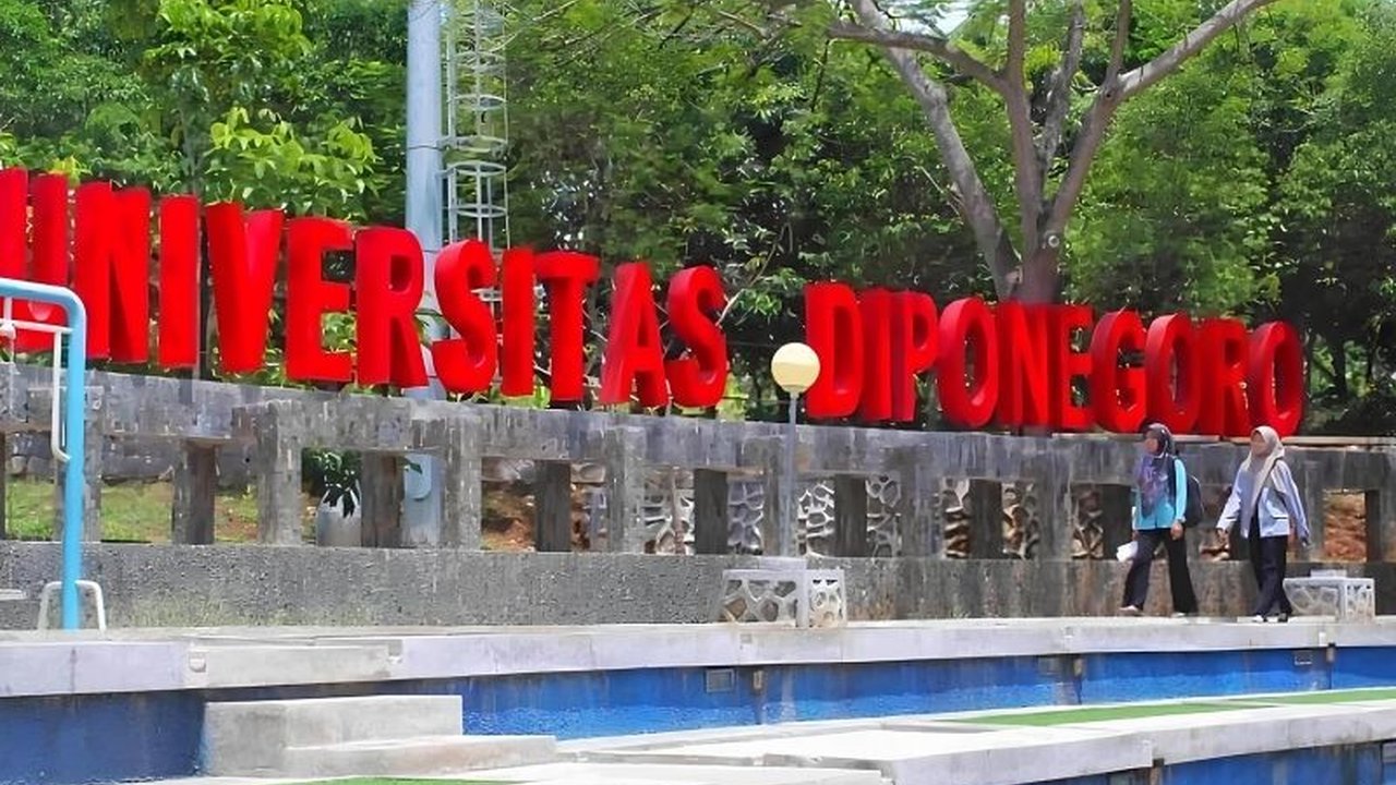 Dua tim mahasiswa Prodi TRKI Sekolah Vokasi Undip raih medali emas di ajang Jakarta International Science Fair (JISF) 2025 Online Competition lewat inovasi mobil ramah lingkungan.