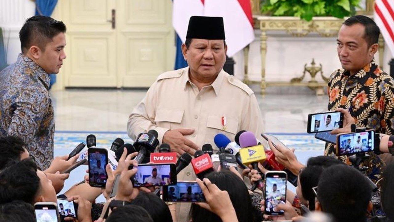 Menanggapi dukungan PAN di Pilpres 2029, Prabowo Subianto tegaskan fokus utama saat ini adalah bekerja untuk rakyat, selagi PAN menyatakan kesiapannya mendukung kembali.