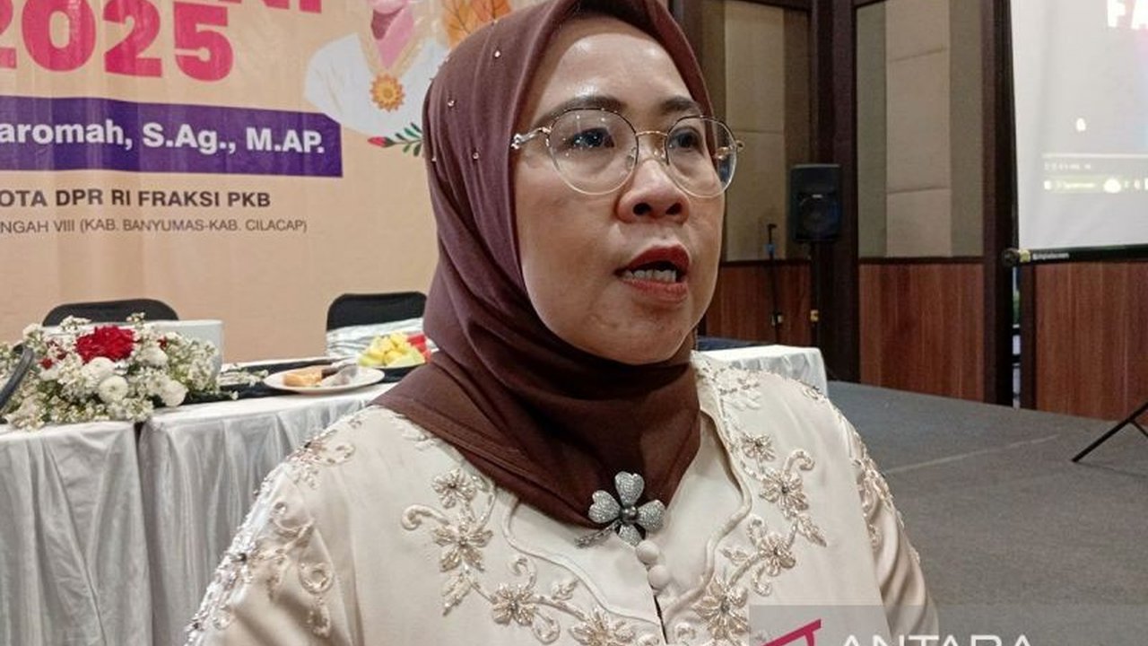 Anggota Komisi VII DPR RI, Siti Mukaromah, menekankan pentingnya upaya bersama untuk mengatasi masalah UMKM di tengah ancaman resesi ekonomi yang berdampak pada penurunan daya beli masyarakat.
