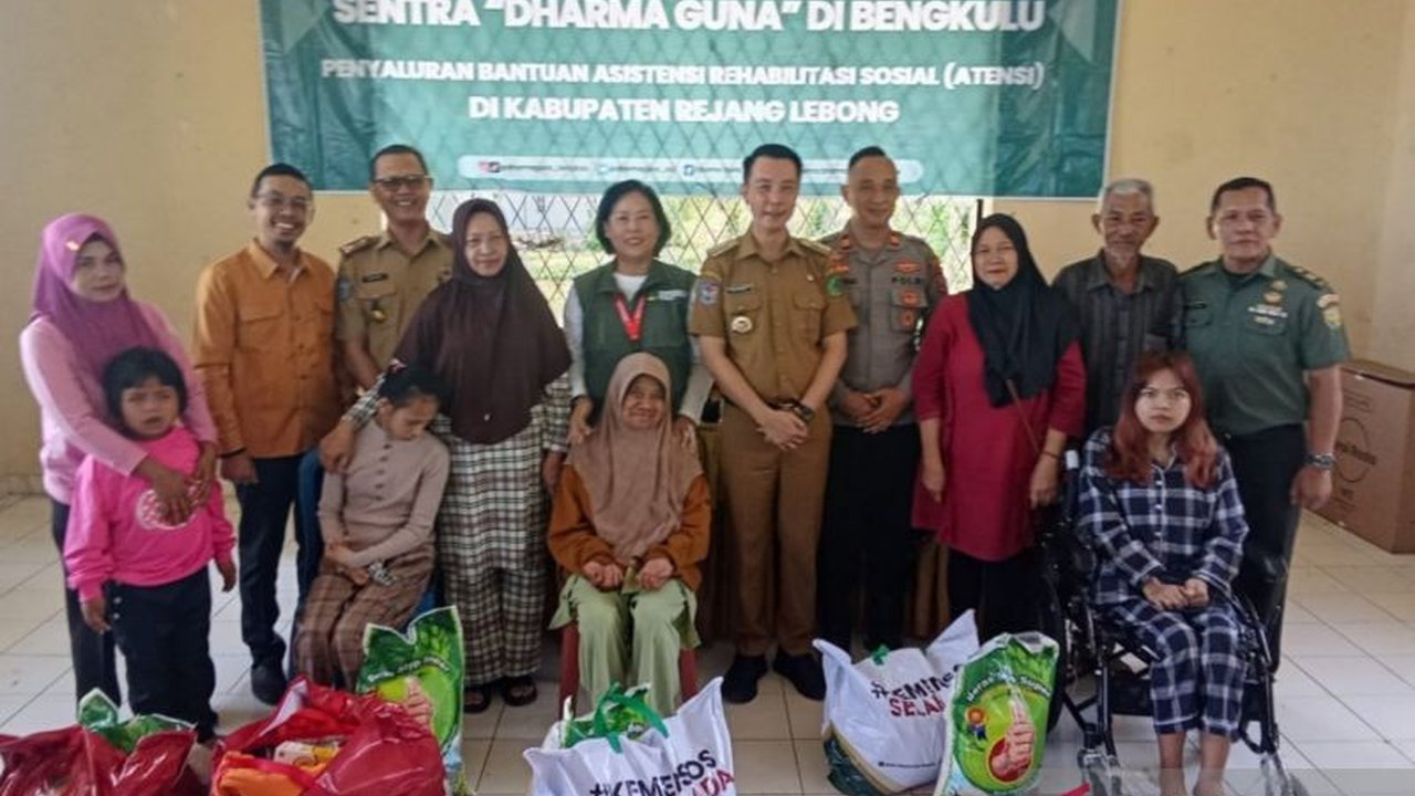Kementerian Sosial menyalurkan bantuan Atensi senilai Rp367.302.000 kepada 174 warga Rejang Lebong, Bengkulu, yang meliputi paket sembako, nutrisi tambahan, dan alat bantu bagi penyandang disabilitas.