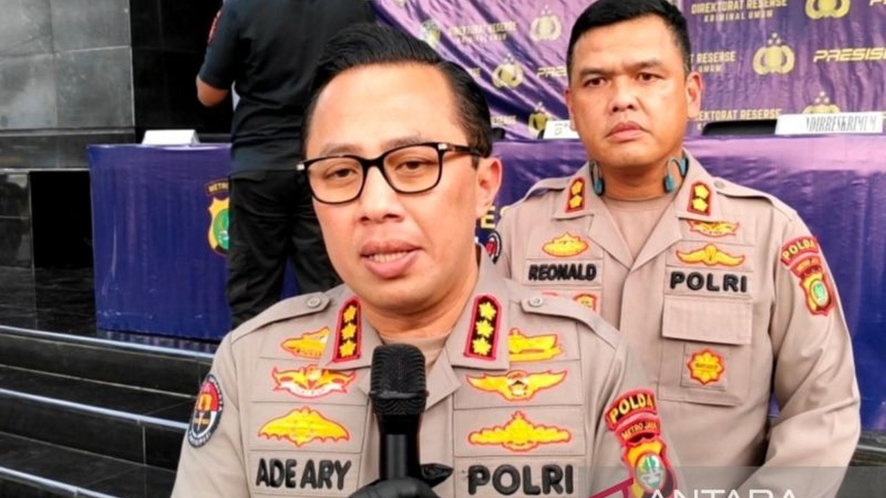 Polda Metro Jaya mengkonfirmasi penangkapan aktor Fachry Albar terkait kasus narkoba di kediamannya di Jakarta Selatan.