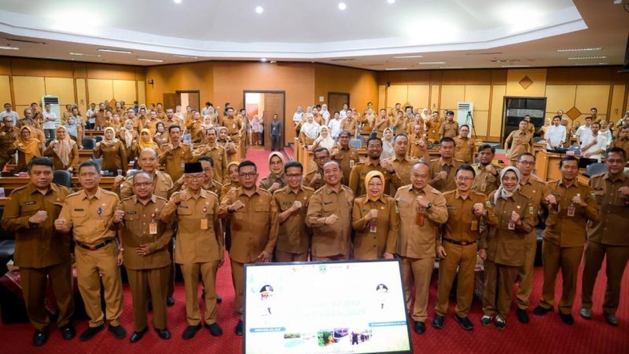 Gubernur Banten, Andra Soni, menekankan pentingnya penyusunan Renstra OPD 2025-2029 yang berbasis data lapangan dan benar-benar menjawab kebutuhan riil masyarakat, bukan sekadar seremonial.