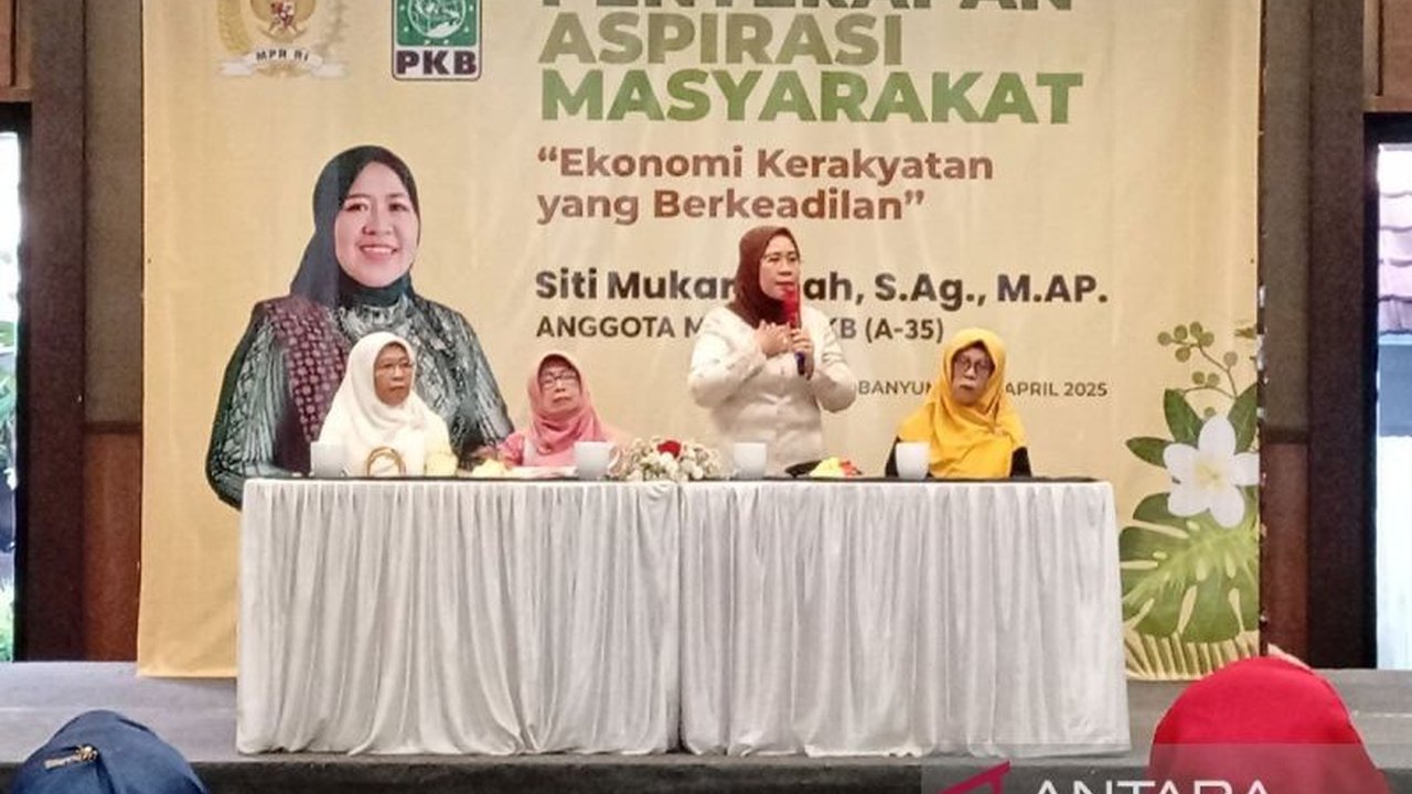 Anggota Komisi VII DPR RI, Siti Mukaromah, menyerap aspirasi masyarakat Banyumas, khususnya Muslimat NU, terkait dampak resesi ekonomi, program MBG, dan kebijakan efisiensi anggaran.