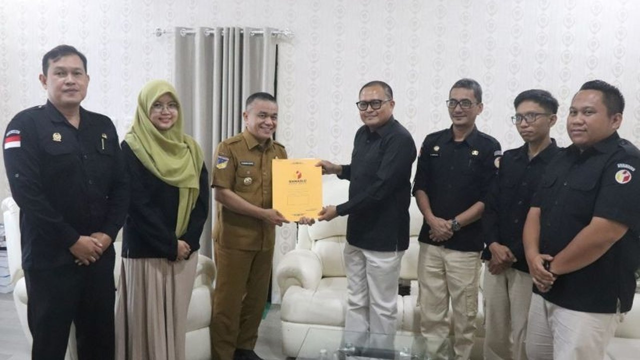Bawaslu Kota Palu mengembalikan sisa dana hibah Pilkada 2024 sebesar Rp2,6 miliar kepada Pemerintah Kota Palu,  menunjukkan transparansi dan akuntabilitas pengelolaan anggaran.