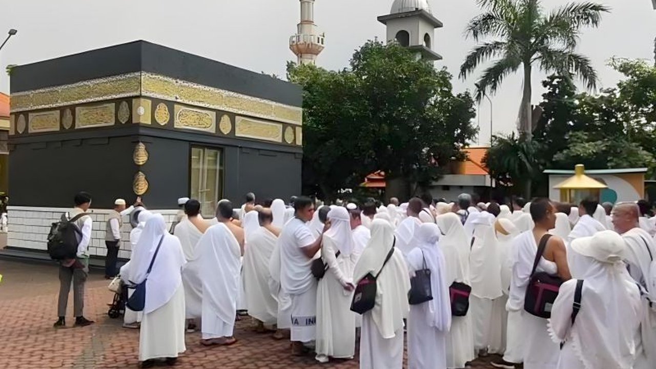 Sebanyak 150 jamaah calon haji (JCH) Kota Batu mengikuti pelatihan manasik haji di Asrama Haji Surabaya sebagai persiapan menuju Tanah Suci pada 2025.
