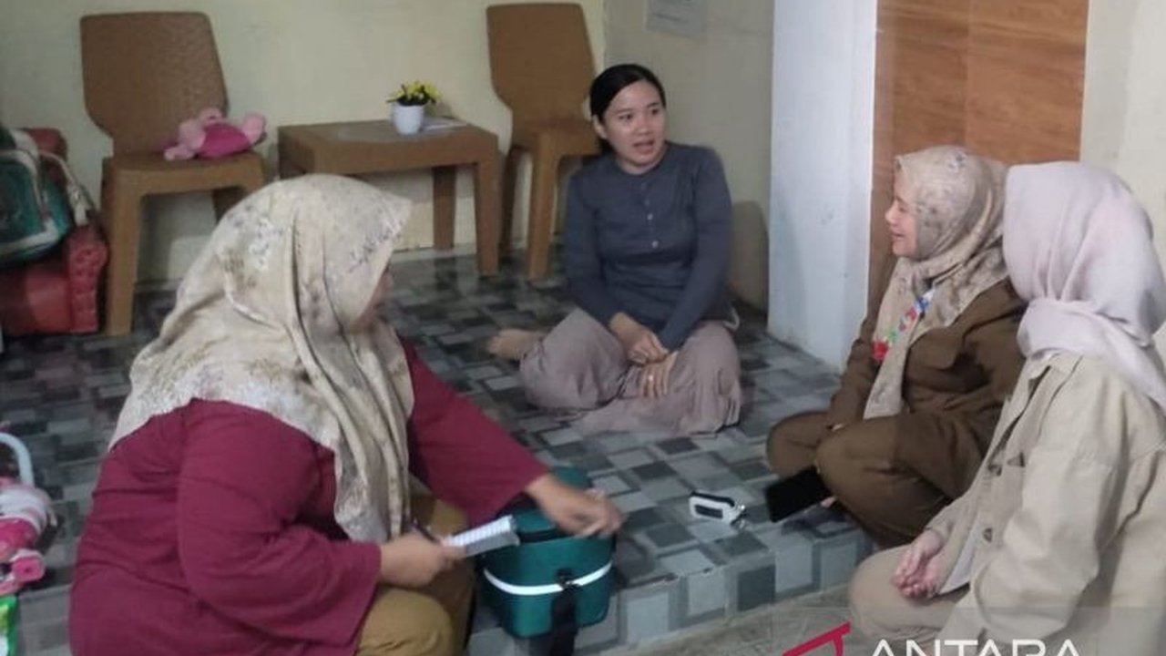 Dinas Kesehatan Cianjur dan Jawa Barat menyelidiki penyebab keracunan massal puluhan siswa setelah menyantap Makan Bergizi Gratis (MBG), sampel makanan diperiksa di laboratorium Bandung.
