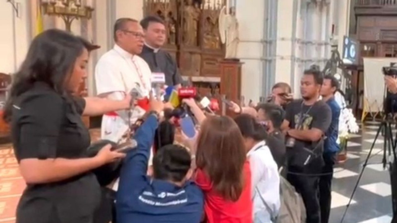 Gereja Katedral Jakarta menyelenggarakan Misa Requiem untuk almarhum Paus Fransiskus pada Kamis, 24 April 2024, dipimpin oleh Duta Besar Vatikan dan dihadiri oleh tokoh-tokoh Gereja Katolik Indonesia.