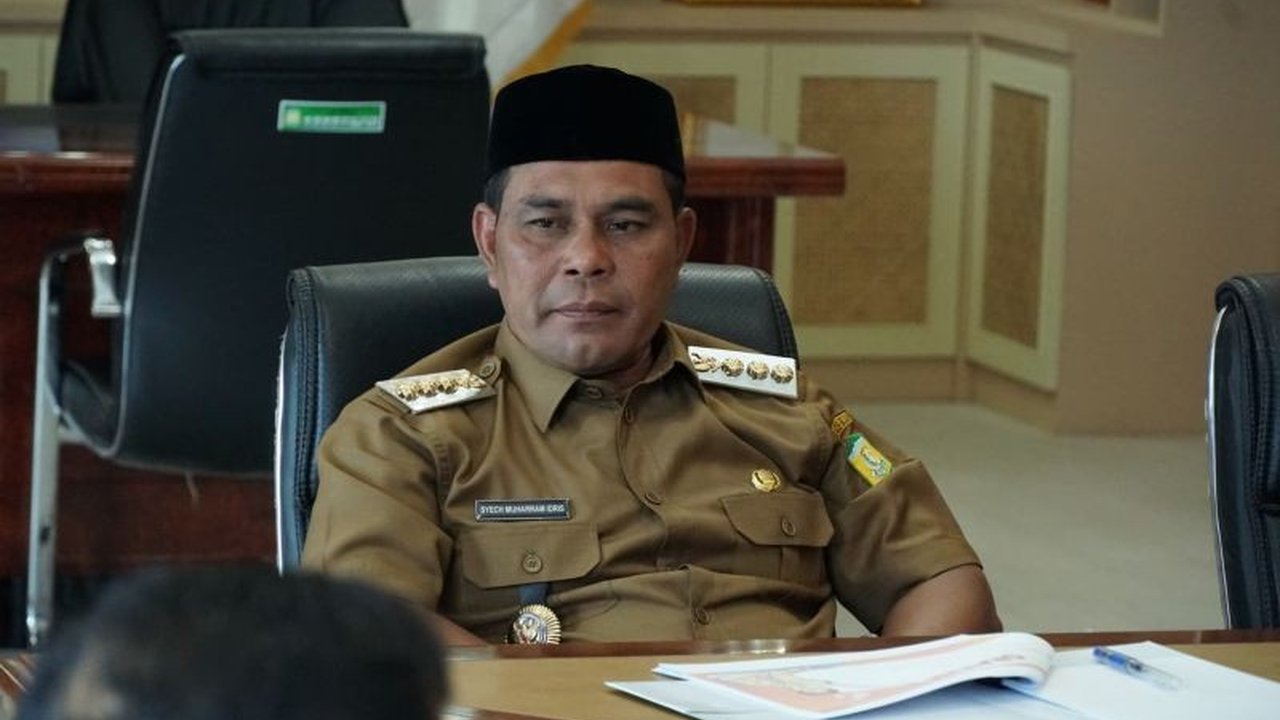 Bupati Aceh Besar, Muharram Idris, menyatakan dukungan penuh terhadap Program Sekolah Rakyat yang bertujuan memberikan akses pendidikan layak bagi anak-anak dari keluarga miskin dan miskin ekstrem di Aceh Besar.