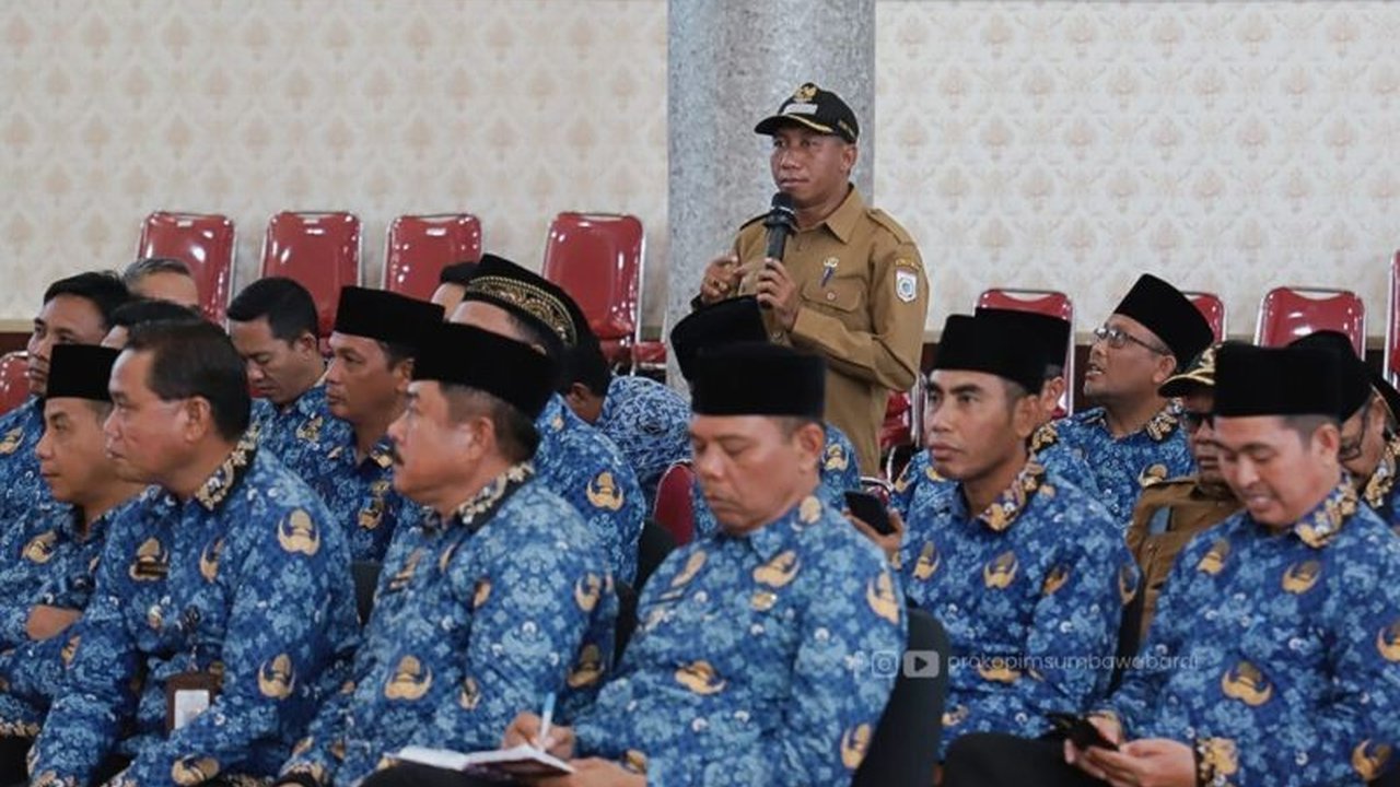 Bupati Sumbawa Barat, Amar Nurmansyah, meminta para kepala desa untuk mendukung penuh program Kartu Sumbawa Barat Maju guna meningkatkan kualitas SDM dan kesejahteraan masyarakat.