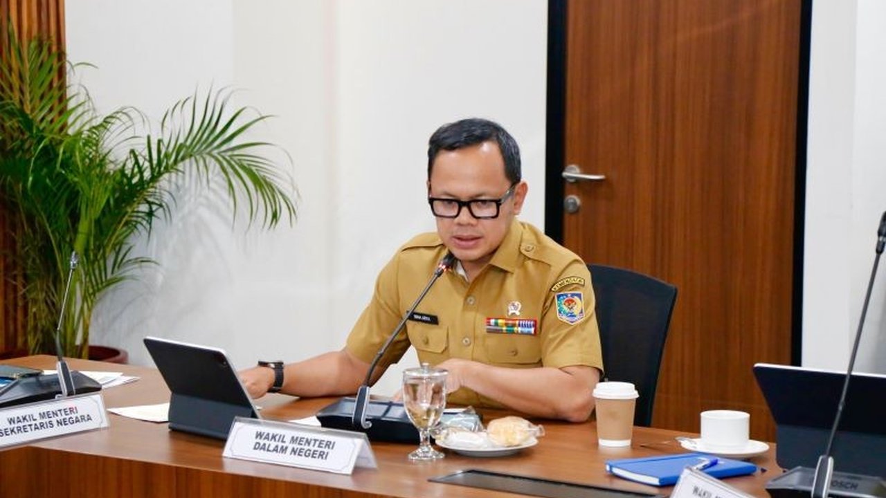 Wamendagri Bima Arya Sugiarto mendorong pemerintah daerah untuk proaktif mendukung dan memfasilitasi pembentukan Koperasi Desa Merah Putih guna meningkatkan perekonomian desa.