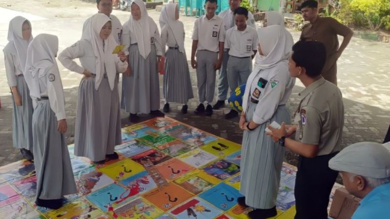 BPBD Kalsel bersama FPRB Kalsel mengadakan sosialisasi dan simulasi mitigasi bencana di SMAN 1 Gambut, Kabupaten Banjar, untuk membekali pelajar menghadapi situasi darurat bencana alam.