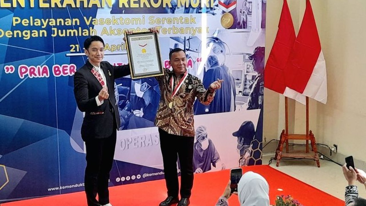 Kementerian Pemberdayaan Perempuan dan Perlindungan Anak (PPPA) raih rekor MURI setelah 2.000 pria mengikuti program vasektomi, sebagai upaya menekan angka fertilitas dan mendorong kesetaraan gender dalam KB.