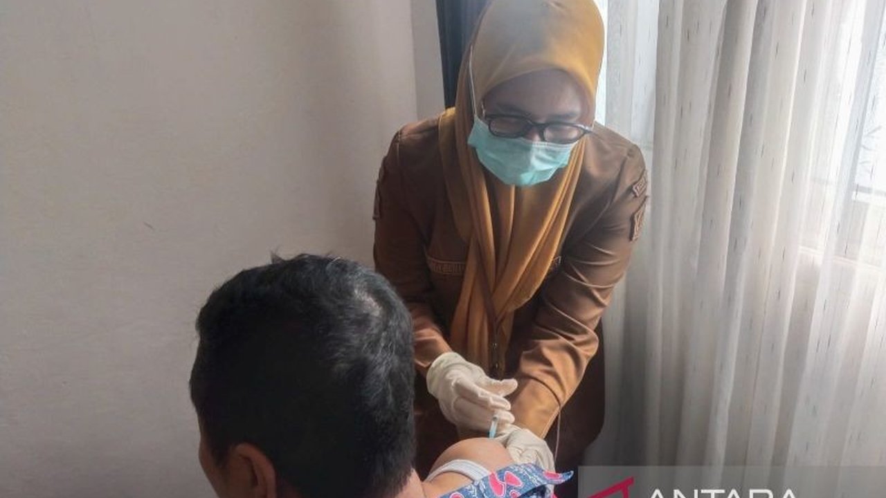 Dinas Kesehatan Kota Kendari menyiapkan lima puskesmas untuk memvaksinasi 551 calon haji menjelang keberangkatan ke Arab Saudi pada Mei 2025.