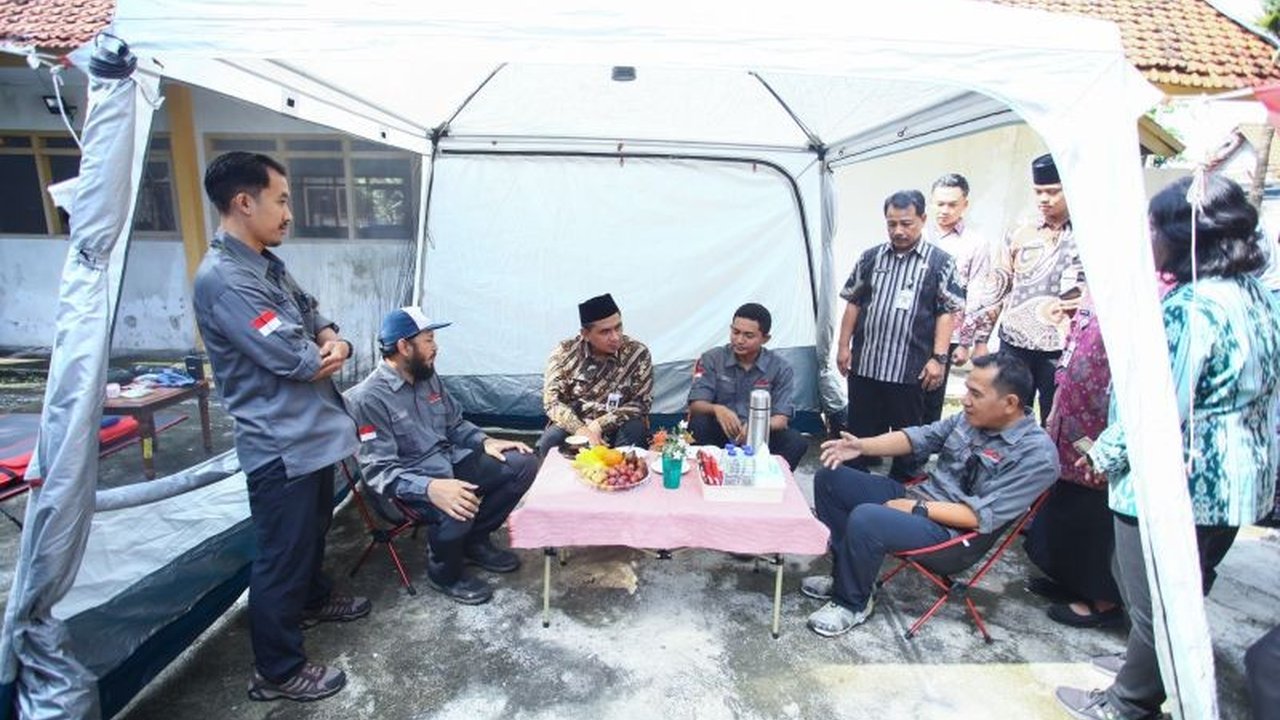 Pemerintah Provinsi Jawa Tengah melatih pemandu gunung untuk memenuhi kebutuhan wisata pendakian yang terus meningkat, dengan fokus pada peningkatan kompetensi dan sertifikasi.